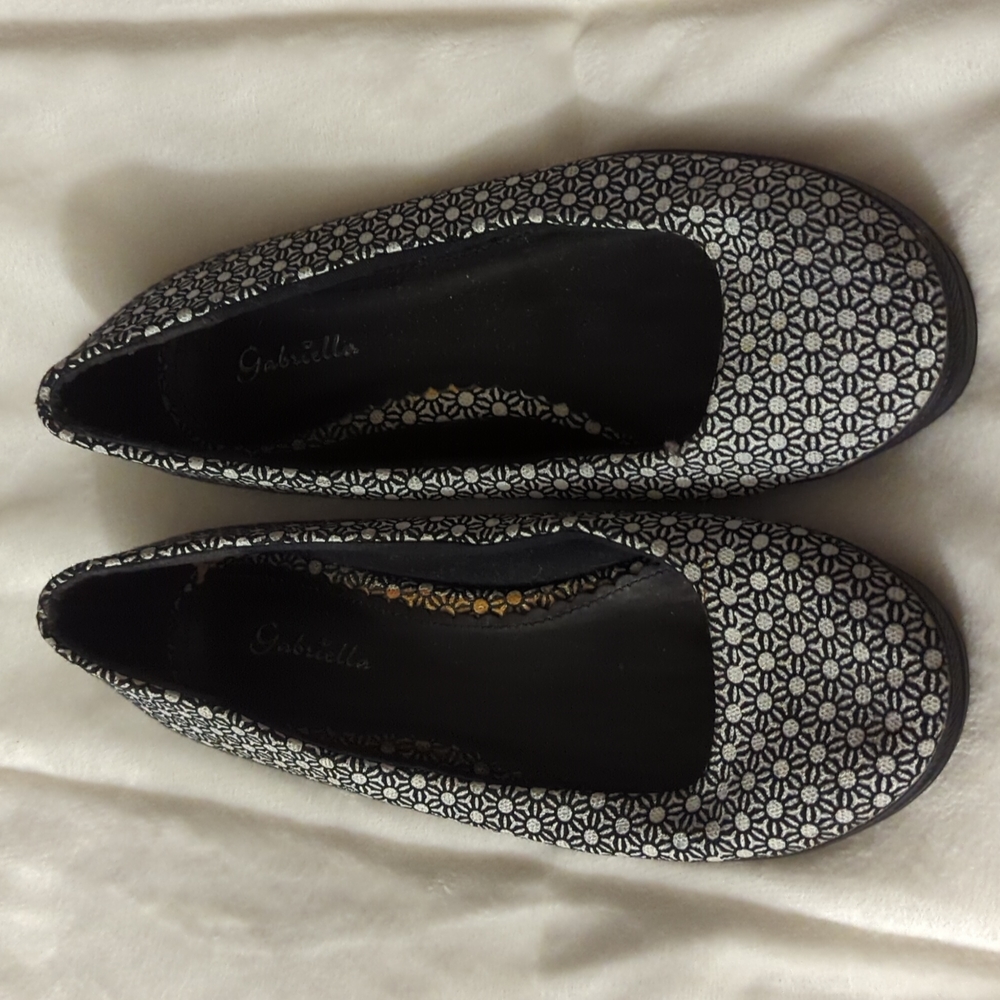 Gabriella Rocha Flats Black & White